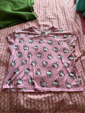Sanrio Hello Kitty Pink Ribbed All Over Large Shirt